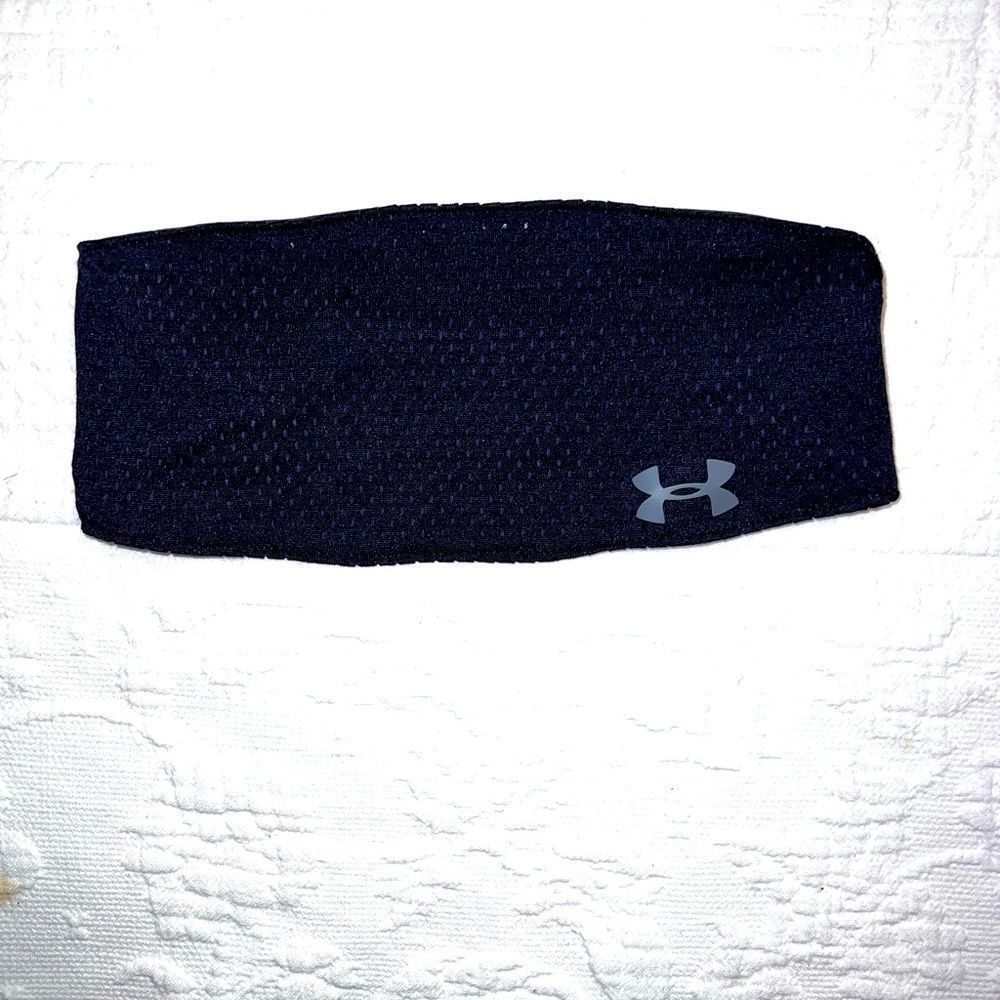 Under Armour Sports headband. Gently loved!